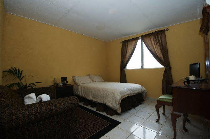 El Rey Hotel Belmopan Buitenkant foto